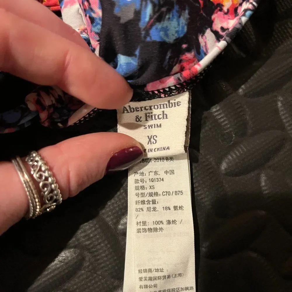 Abercrombie and fitch bikini top size XS